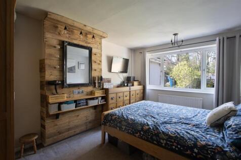 Bedroom 1.jpg