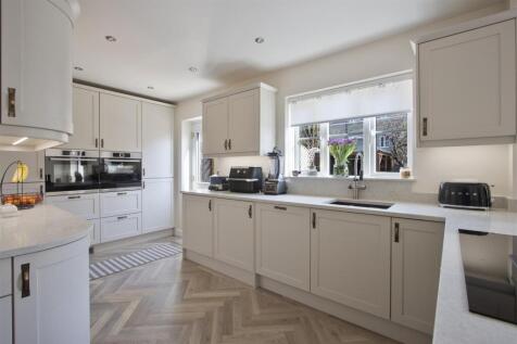 Kitchen 1.jpg