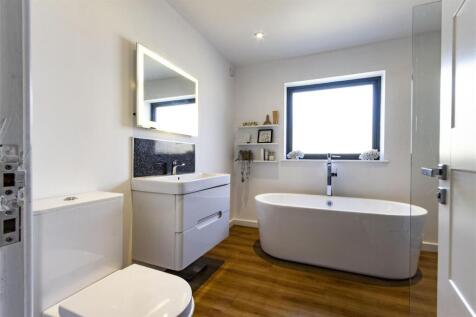 Family Bathroom 1