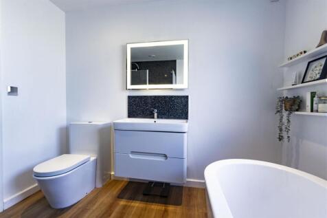 Family Bathroom 3