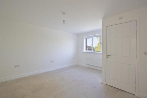 Bedroom 1.jpg