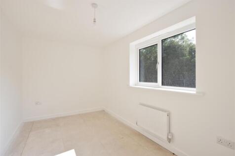 Bedroom 4.jpg