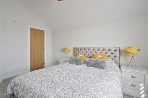 Master Bedroom - Pic 2