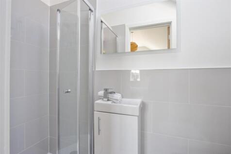 En Suite Shower Room - Pic 2