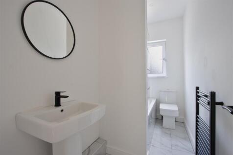 Bathroom 1.jpg