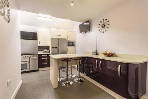 Kitchen brighter.jpg