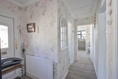 &#39;L&#39; Shaped Entrance Hall