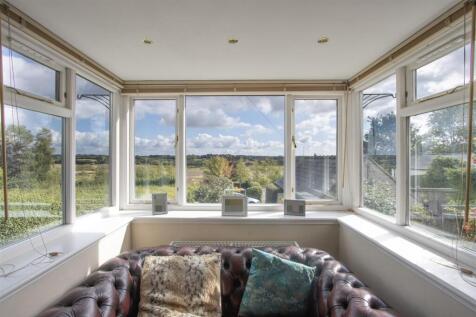 Living Room Bay