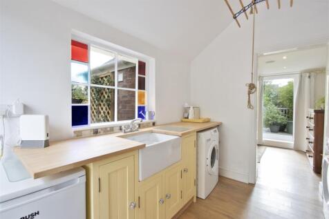 Studio Laundry Room