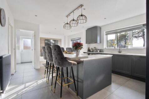 Re-Fitted Kitchen/Family Room