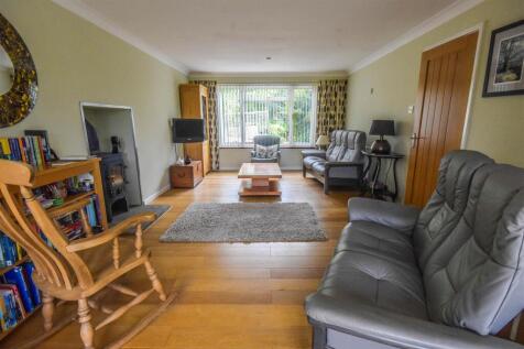 LIVING ROOM/SUN ROOM