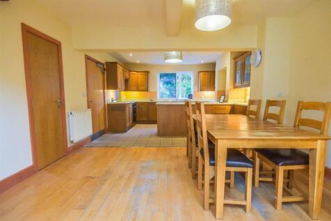 LIVING/KITCHEN/DINING ROOM
