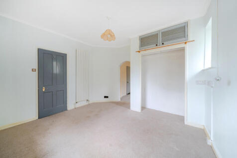 1371349-7-68ff8f1...