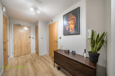 c7343948-102f-4d3...