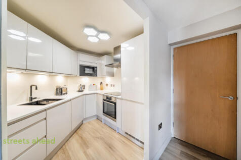 1dc52948-4a74-4db...