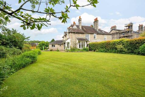 Rear Landscaped G...