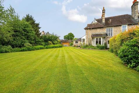 Rear Landscaped G...