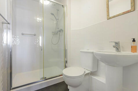 En-suite shower r...