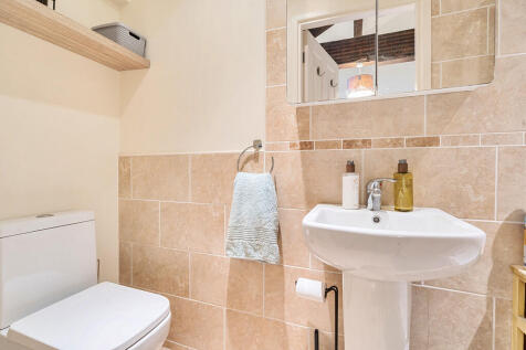 En suite shower