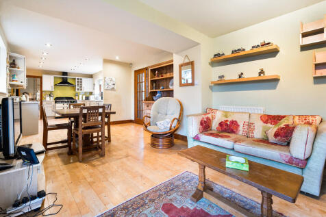 Dining/sitting ar...