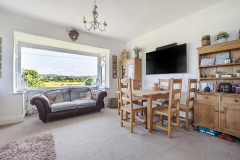 Open plan dining ...