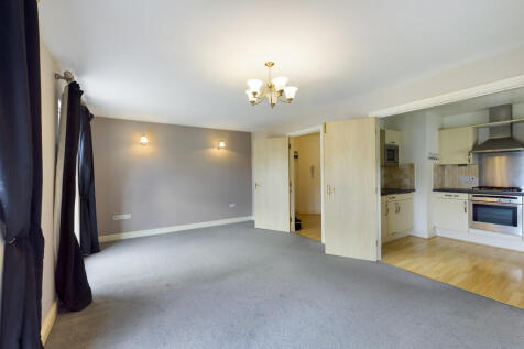 Spacious Lounge 