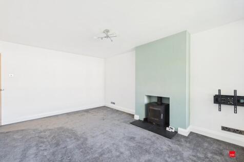 Spacious Lounge w...