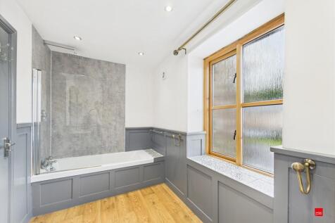Master Bedroom En...