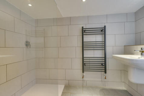 Modern Shower Roo...