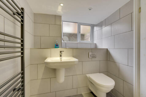 Modern Shower Roo...