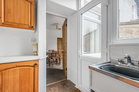 Kitchen into Dini...