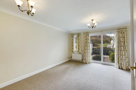 Spacious Lounge
