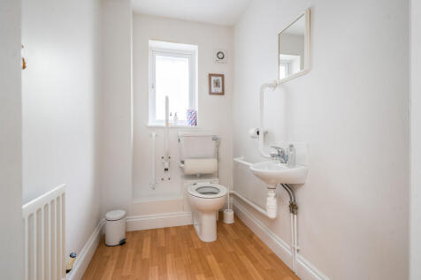 Annex - Cloakroom