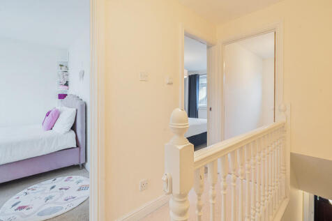 First Floor Landi...