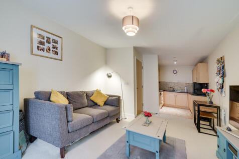 Open Plan Lounge ...