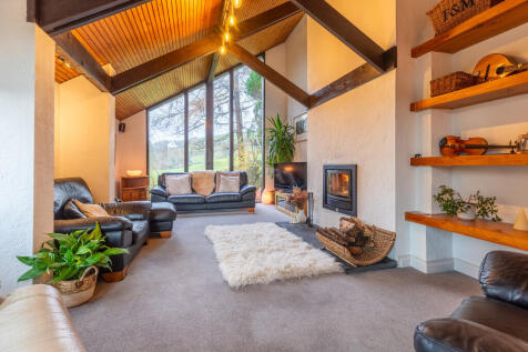 First Floor Livin...