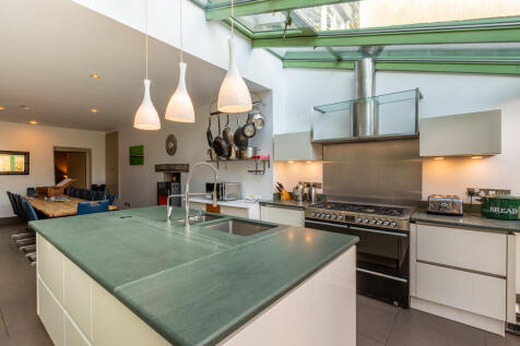 Kitchen/Family Ro...