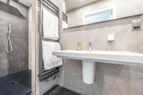 En-suite Bedroom ...