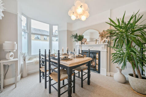 Dining Room/ Bedr...