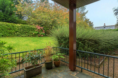 Patio seating/com...