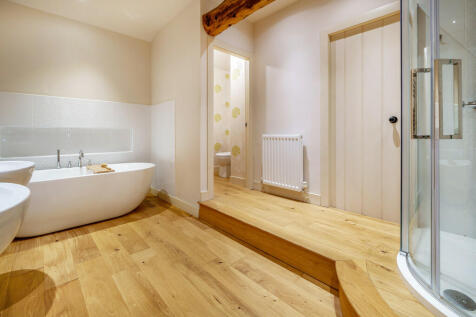 Ensuite to master...