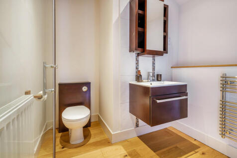 Ensuite to bedroo...