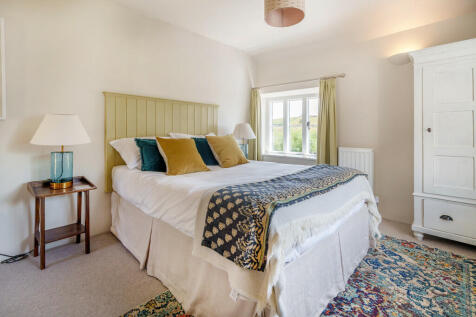 Bedroom 5 with En...