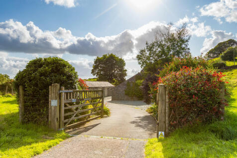 Private Gated Dri...