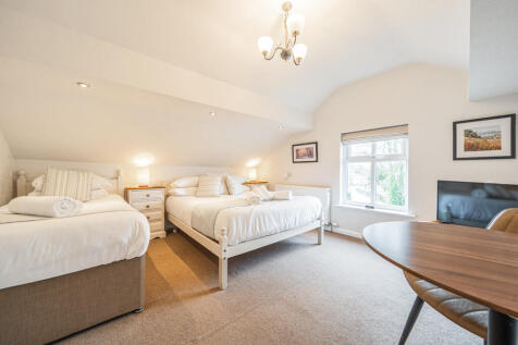 Letting Bedroom 1...