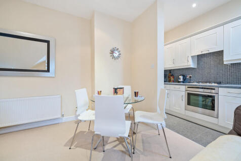 Open Plan Lounge/...