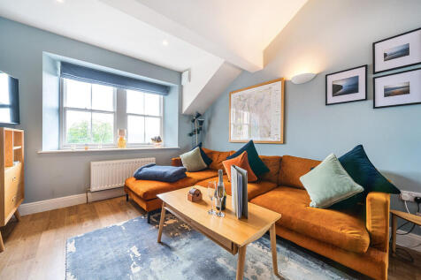 Open Plan Lounge ...