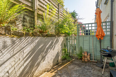 Rear patio garden