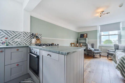Kitchen/Living Ar...