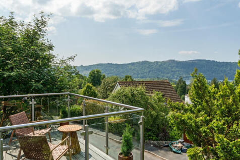Balcony to rear